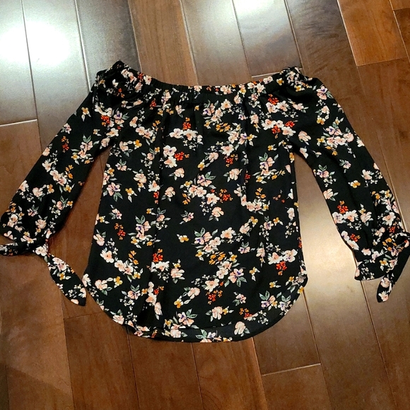 Floral off the shoulders shirt - Picture 1 of 2